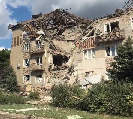 俄罗斯军方使用的科洛斯酒店在赫尔松地区奥列什基的一次导弹袭击中被摧毁