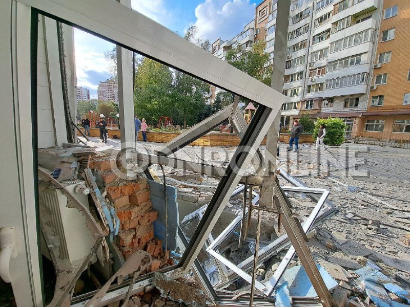 Schäden an einem Wohnkomplex nach Beschuss im Kyivisker Bezirk von Donezk