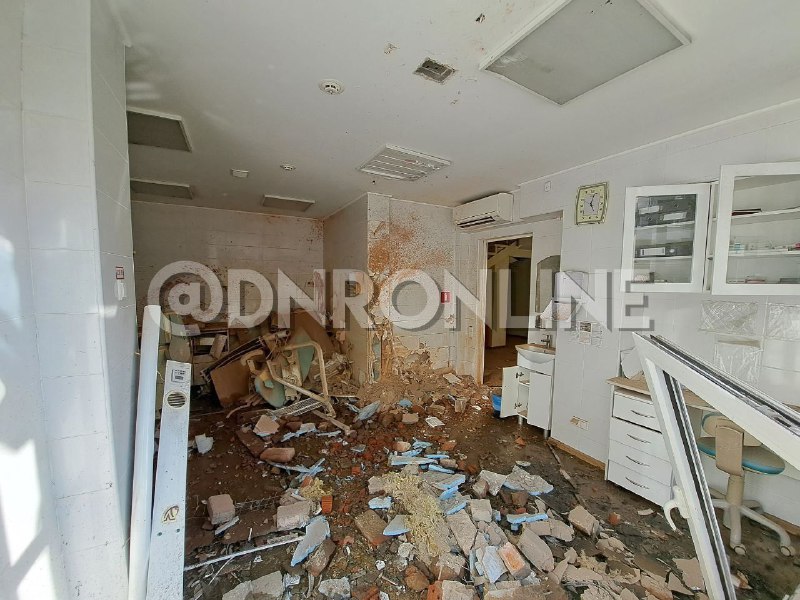Schäden an einem Wohnkomplex nach Beschuss im Kyivisker Bezirk von Donezk