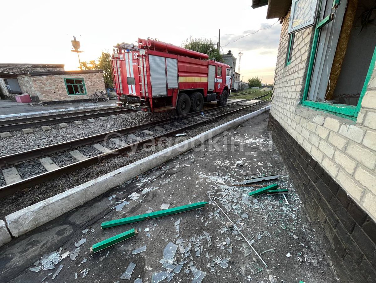 Skador på järnvägsstationen i Illovaysk efter explosioner över natten