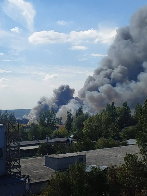 Big fire and explosions reported in Donetsk