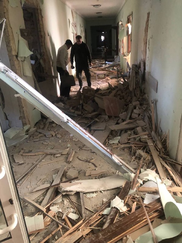 Die Stadtverwaltung wurde bei einem Beschuss in Donezk zerstört