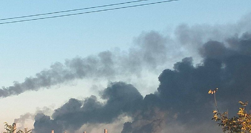 Велика пожежа в Дніпрі після російського удару