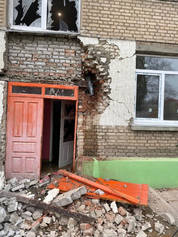 Damage in Yasynuvata as result of shelling