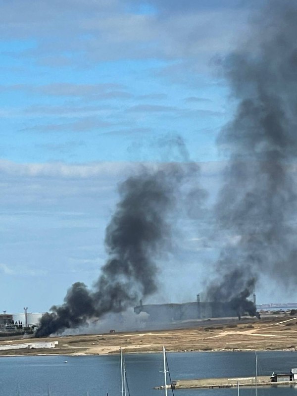 Požáry v Sevastopolu po explozích dnes ráno