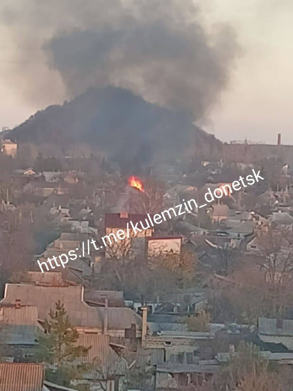 Big fire at Petrovsky district of Donetsk