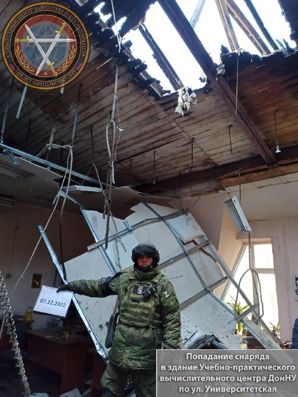 Повреждения в результате обстрела в Донецке сегодня