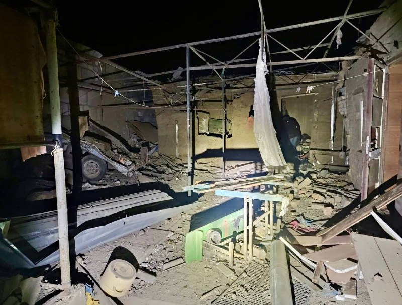 De regio Dnipropetrovsk werd 's nachts aangevallen door zelfmoorddrones, zware artillerie en MLRS GRAD