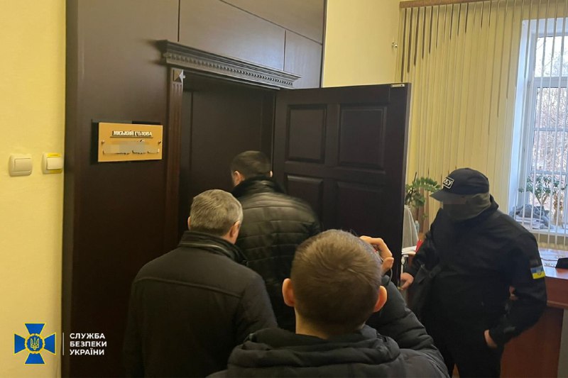Ukrainas säkerhetstjänst anklagade borgmästare i Poltava Mamai för att dela begränsad information om ukrainska väpnade styrkor
