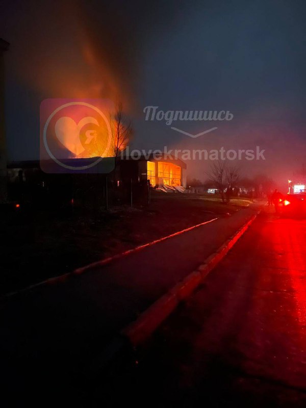 Incêndio em Druzhkivka após bombardeio