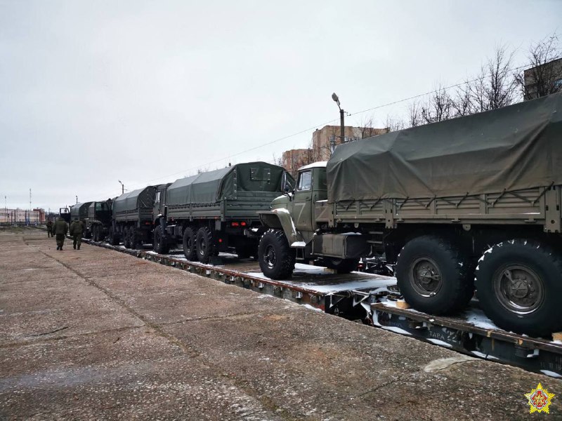 В Беларусь прибыло больше российской военной техники
