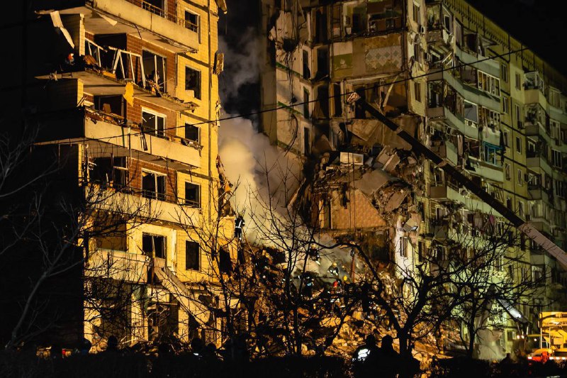 12 мирних жителів загинули, 73 поранені, ще 26 зникли безвісти. У Дніпрі триває рятувальна операція після ракетного удару Росії ракетою Х-22 по житловому будинку