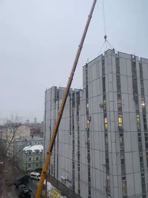 Российская армия разместила ПВО Панцирь на крышах нескольких домов в Москве.
