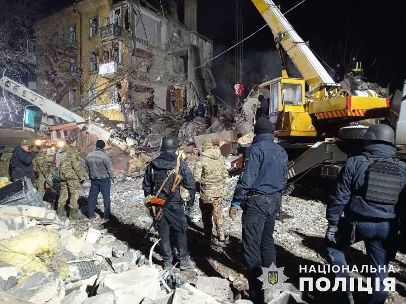 3 osoby zginęły, 20 zostało rannych w wyniku rosyjskiego uderzenia pociskiem Iskander-K w blok mieszkalny w Kramatorsku