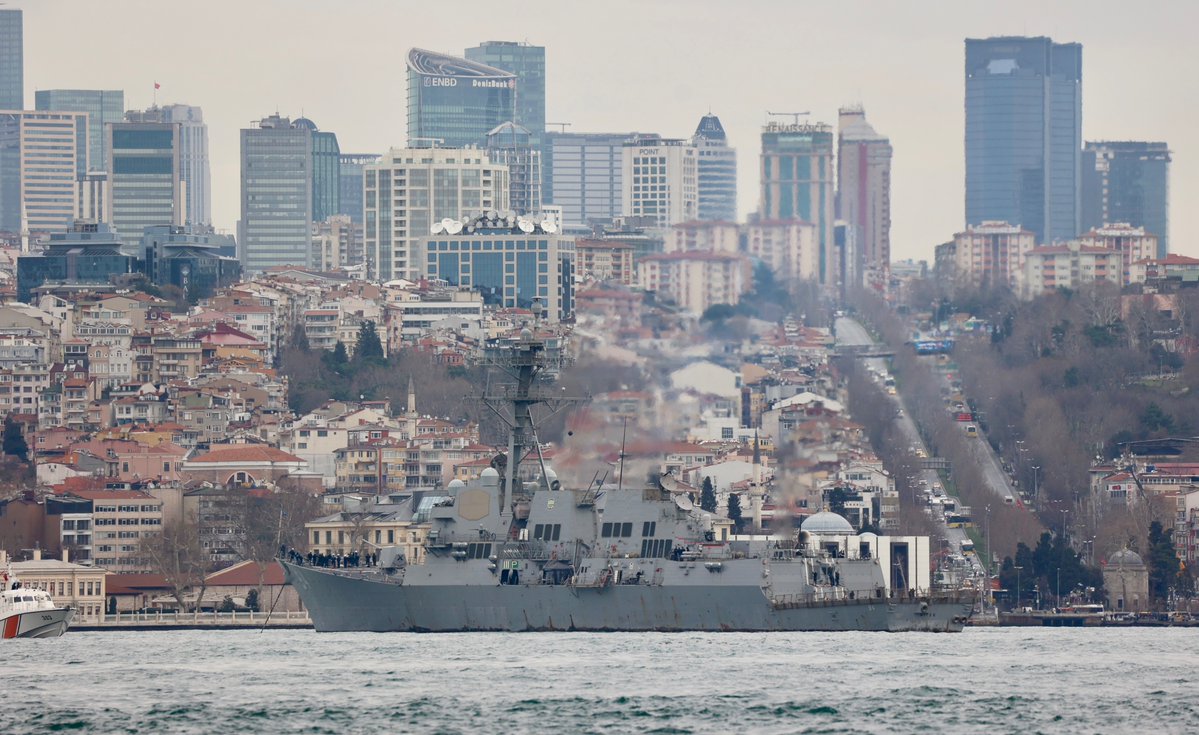 Το αντιτορπιλικό USS Nitze με κατευθυνόμενους πυραύλους κλάσης Arleigh Burke του USNavy, προσαρτημένο στο @GHWBCVN77, επισκέπτεται την Κωνσταντινούπολη προτού προχωρήσει στο Αρχηγείο του Τουρκικού Ναυτικού στο Gölcük για μια επίσκεψη στο λιμάνι. Τους τελευταίους 5 μήνες, το USS George HW Bush παρέμεινε στη Μεσόγειο Θάλασσα εν μέσω της εισβολής της Ρωσίας στην Ουκρανία