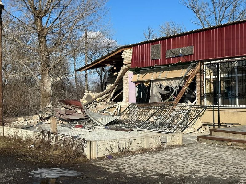 1 personne tuée, 2 blessées à la suite de bombardements russes à Ivanopillia de la région de Donetsk