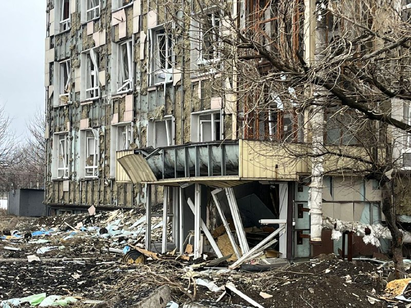 Российская армия сегодня обстреляла Авдеевку из артиллерии. Авиаударом разрушена школа №2