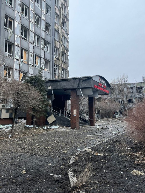 L'esercito russo ha bombardato oggi Avdiivka con l'artiglieria. Un attacco aereo ha distrutto la scuola numero 2