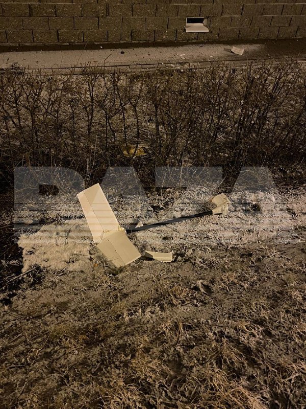 Drone crasht op straat in Belgorod, er zijn enkele meldingen van 3 drones die zijn neergestort