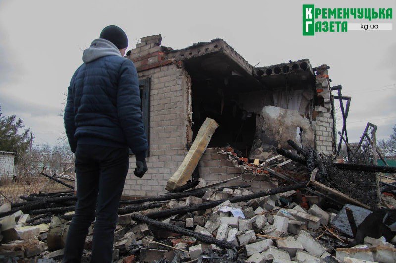 Schade in Krementsjoek nadat een Russische drone was neergeschoten en neerstortte op woonhuizen