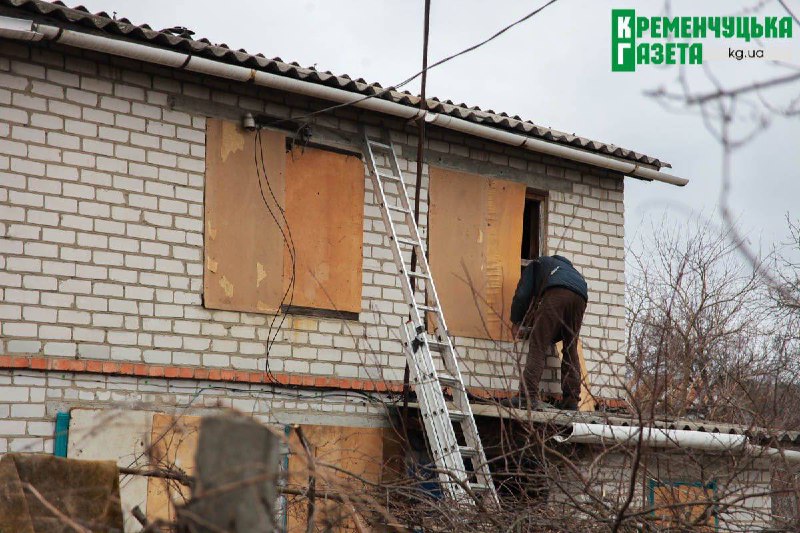 Šteta u Kremenčuku nakon što je ruski dron oboren i srušio se na stambene kuće