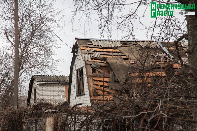 Skador i Kremenchuk efter att rysk drönare sköts ner och kraschade in i bostadshus