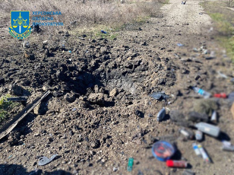 Eine Person, die infolge einer Landminenexplosion im Dorf Posad-Pokrovske in der Region Cherson getötet wurde
