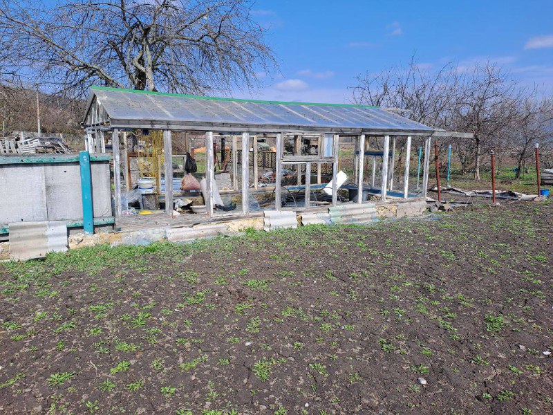Šteta nakon minobacačkog granatiranja u selu Novaya Tavolzhanka u regiji Belgorod