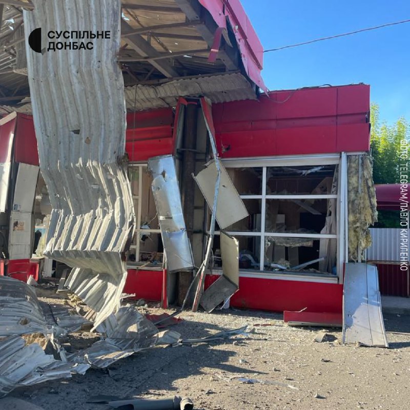 Vernietiging als gevolg van Russische raketaanval in Kramatorsk