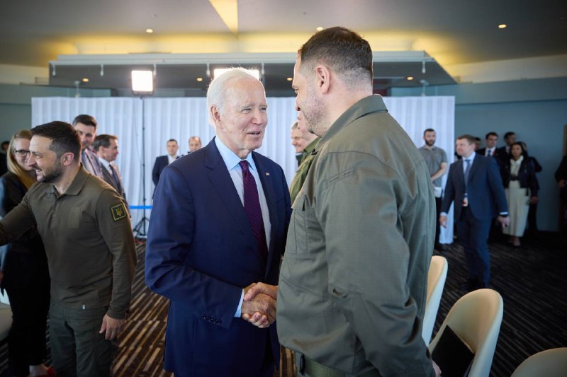 Prezident Biden sa stretol s prezidentom Zelenským