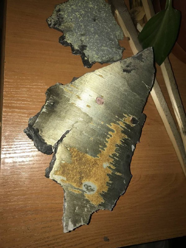 Detritos de mísseis na cidade de Dnipro após ataque de mísseis durante a noite