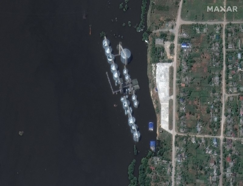 Maxar satellite images of destroyed Kakhovka dam and flooding down the stream of Dnipro river