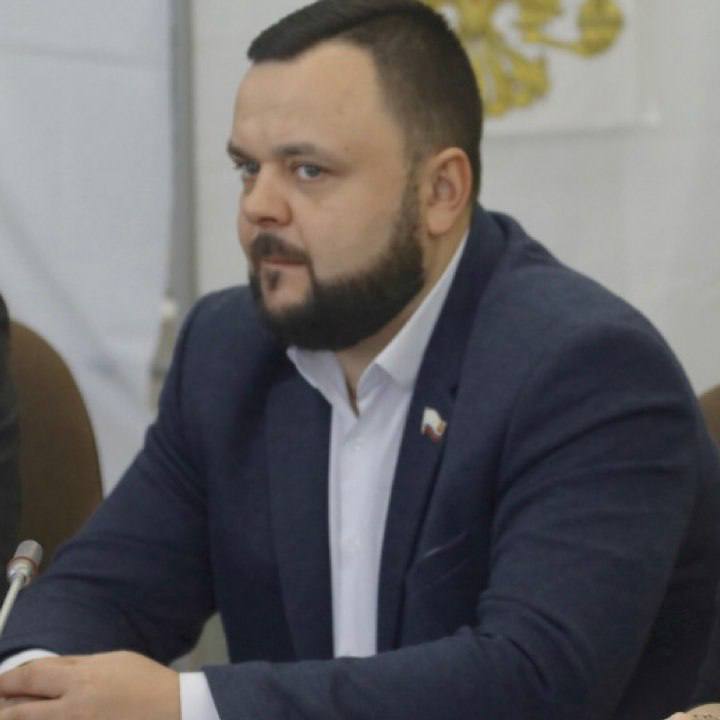 Per automobilio sprogimą Simferopolis buvo sužeisti Zaporožės srities okupacinės valdžios pareigūnas Vladimiras Epifanovas, jo asmens sargybinis ir sekretorius.