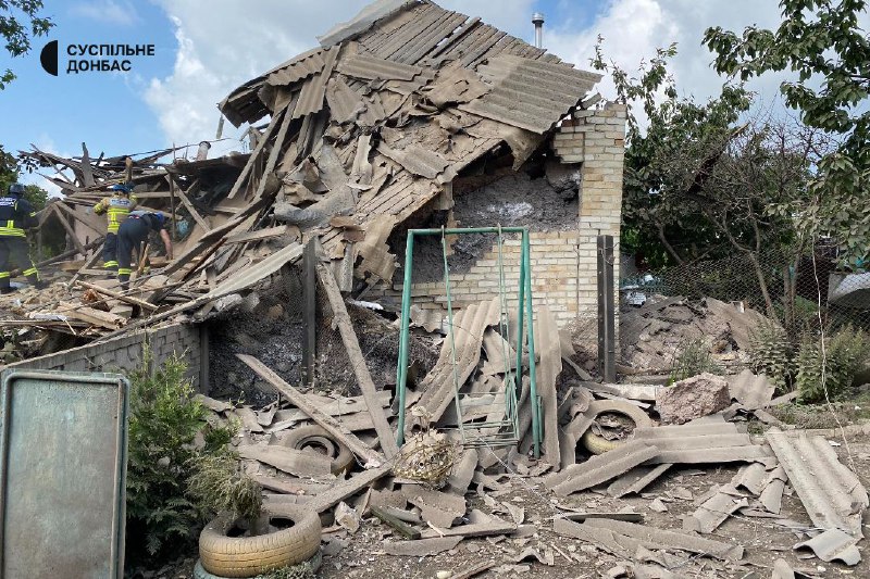الأضرار نتيجة القصف الروسي في Kostiantynivka في منطقة دونيتسك مع MLRS GRAD. قتل 2 شخص