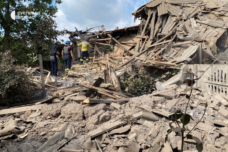 الأضرار نتيجة القصف الروسي في Kostiantynivka في منطقة دونيتسك مع MLRS GRAD. قتل 2 شخص