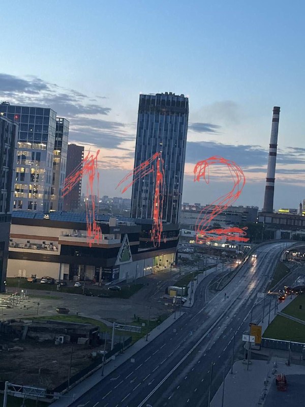 Dronas rėžėsi į daugiaaukštį pastatą Maskvoje