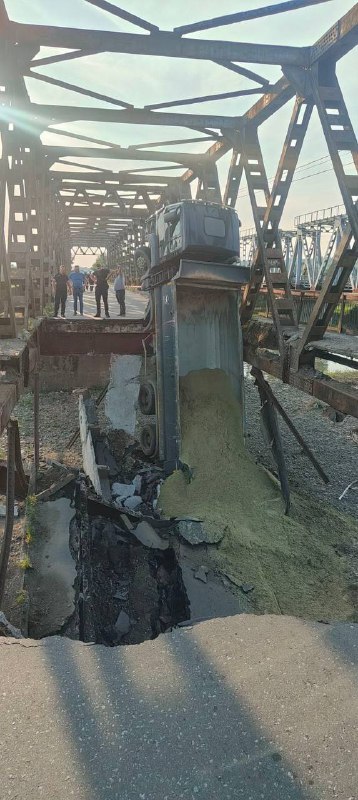 Puente sobre el río Teresva se derrumbó en la región de Transcarpacia