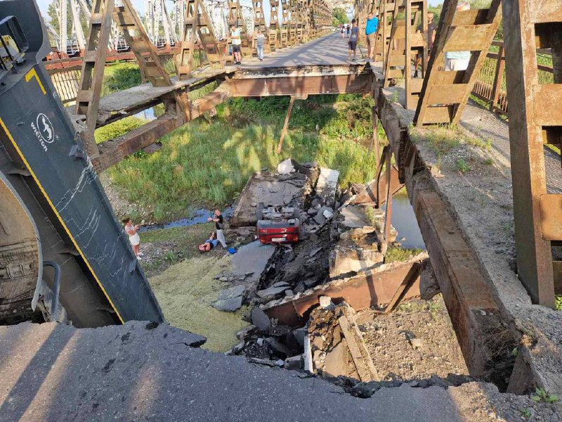 V Zakarpatskej oblasti sa zrútil most cez rieku Teresva