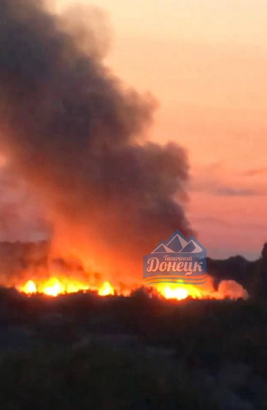 U Makijevki su zabilježene eksplozije i požar