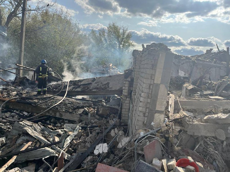 48 dödade, 6 skadade till följd av rysk beskjutning vid kaféet och livsmedelsbutiken i byn Groza i Kupiansk-distriktet i Charkiv-regionen
