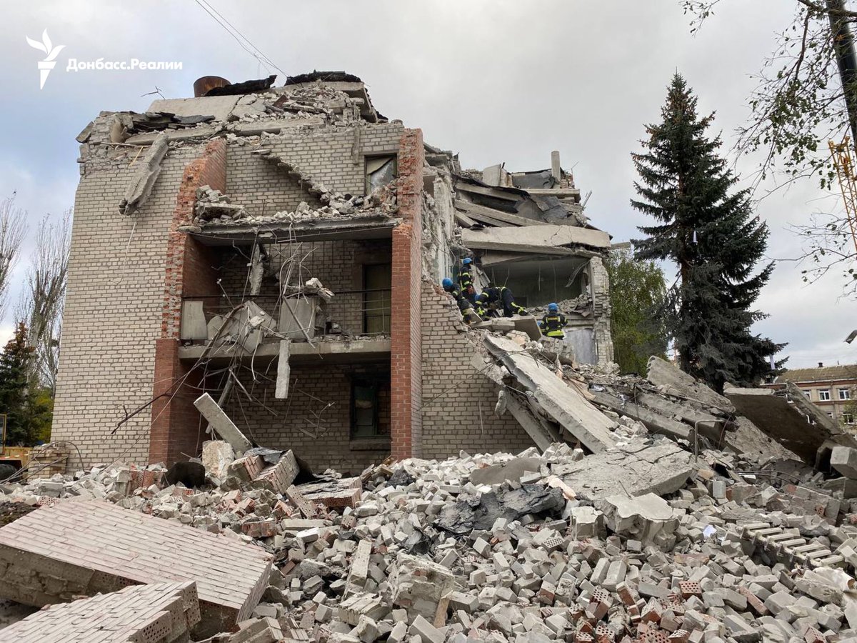 L'esercito russo ha bombardato durante la notte il centro di Slovyansk
