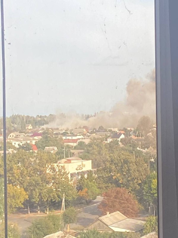 Pożar w Skadowsku po podejrzeniu uderzenia rakietowego