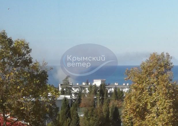 Dym widoczny w Sewastopolu w rejonie Zatoki Streletskiej