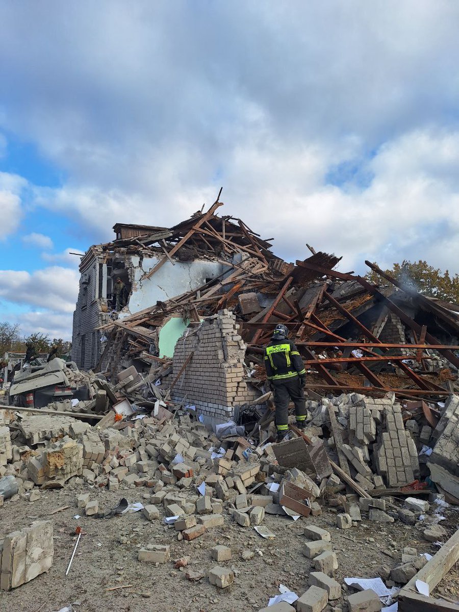 Zniszczenia po uderzeniu rakietowym w Skadowsku