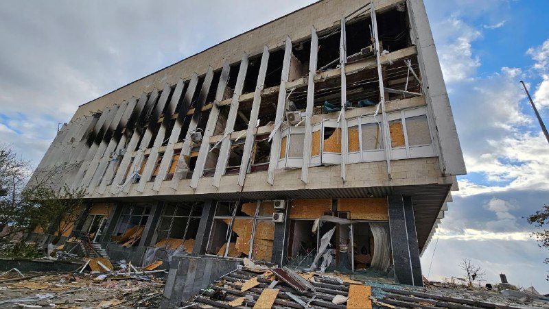 Russische artillerie vernietigde de regionale bibliotheek in Cherson