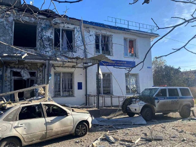 En ukrainsk missil attack träffade polisstationen för yrkesmyndigheterna i Yubileyne-byn i Cherson-regionen