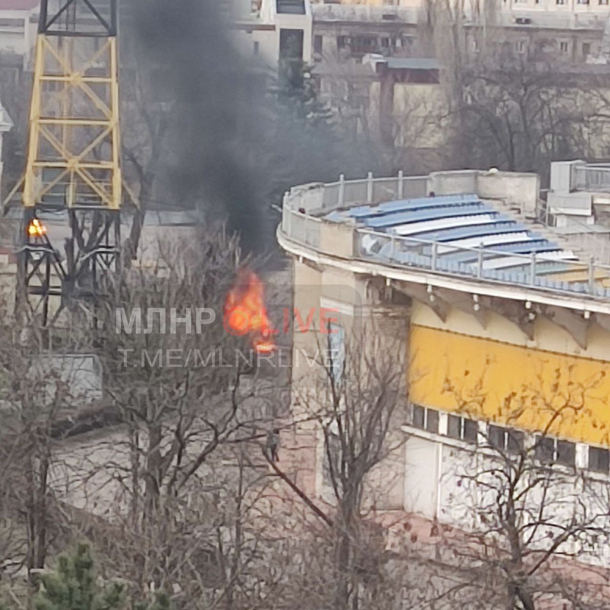 Um veículo explodiu no centro de Luhansk
