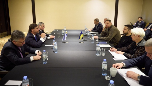 泽连斯基与乌拉圭总统讨论乌克兰-拉美峰会前景
