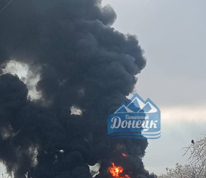 Пожар и експлозии в нефтено депо в Донецк