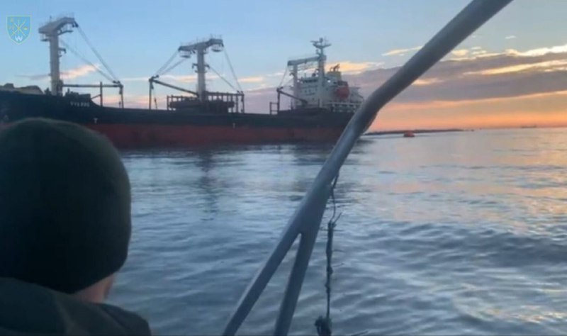 2 osoby zostały ranne, gdy statek cywilny pływający pod banderą Panamy został trafiony przez minę morską na Morzu Czarnym